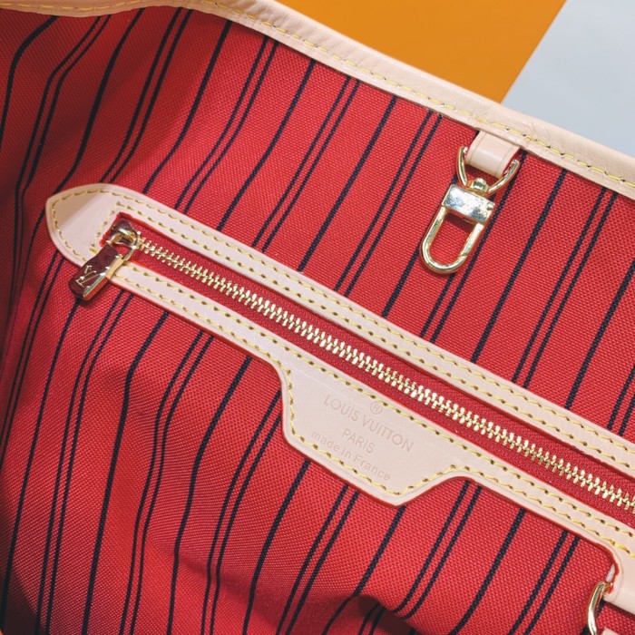 canvas and leather bag, top quality,no box,with dust bag size 41-33-15cm, B110
