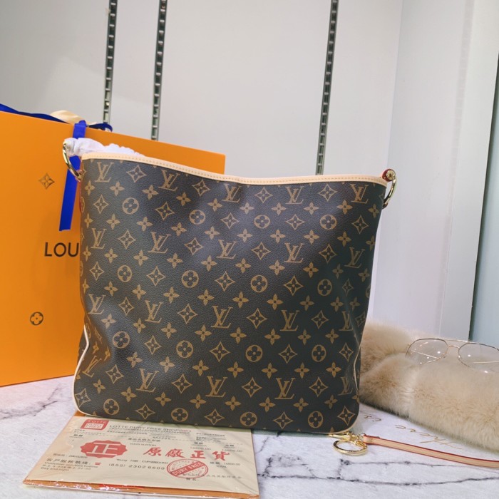 canvas and leather bag, top quality,no box,with dust bag size 41-33-15cm, B110