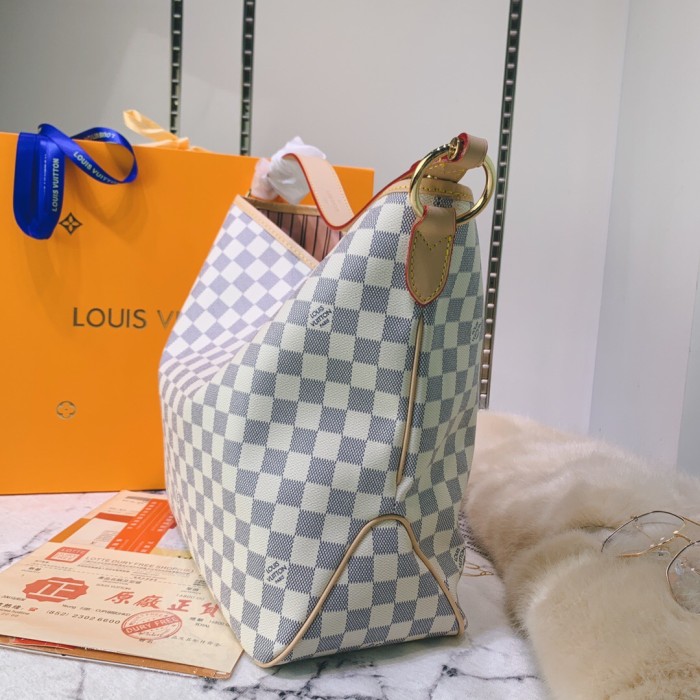 canvas and leather bag, top quality,no box,with dust bag size 41-33-15cm, B110