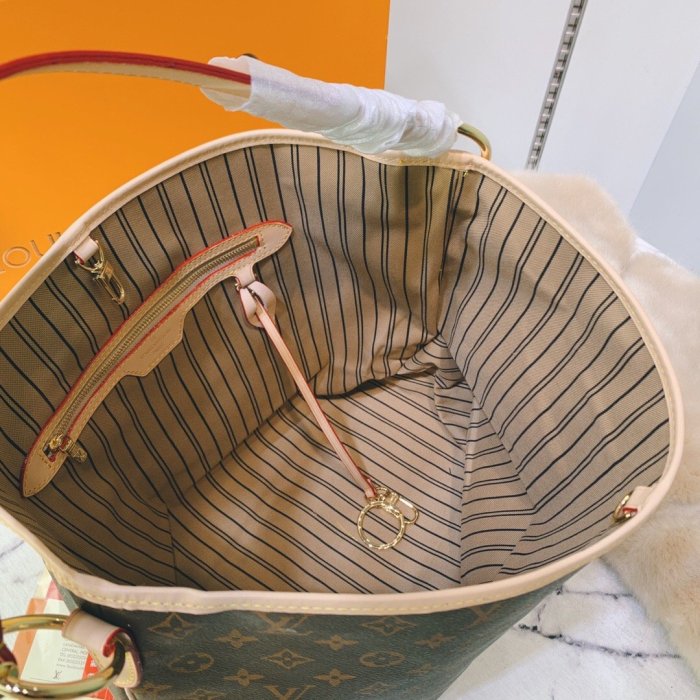canvas and leather bag, top quality,no box,with dust bag size 41-33-15cm, B110