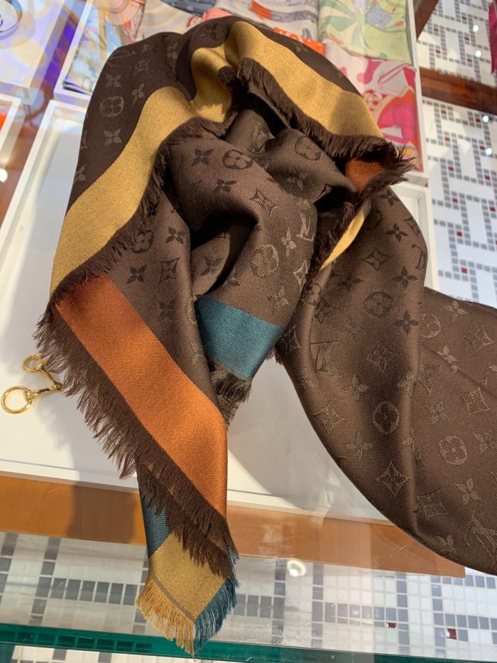 cashmere silk scarf , size: 140*140cm, no box, with dustbag. SF25