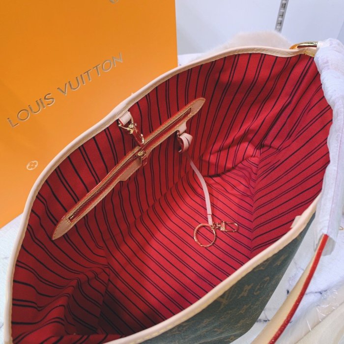 canvas and leather bag, top quality,no box,with dust bag size 41-33-15cm, B110