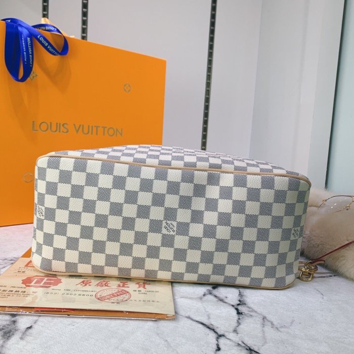 canvas and leather bag, top quality,no box,with dust bag size 41-33-15cm, B110