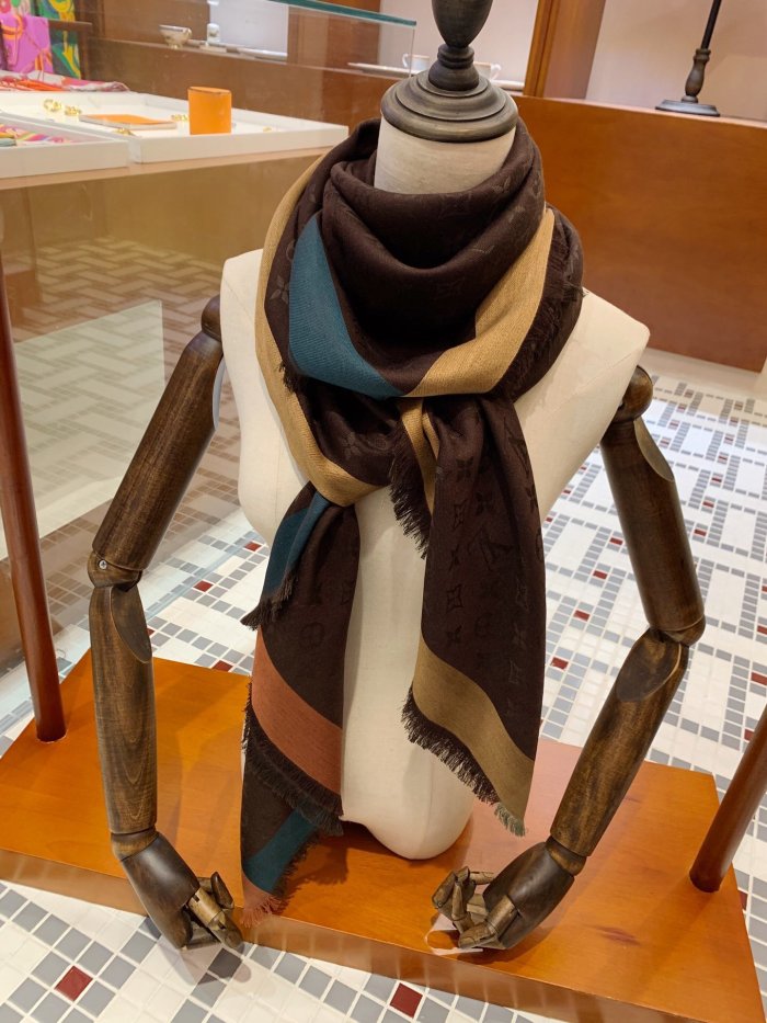 cashmere silk scarf , size: 140*140cm, no box, with dustbag. SF25