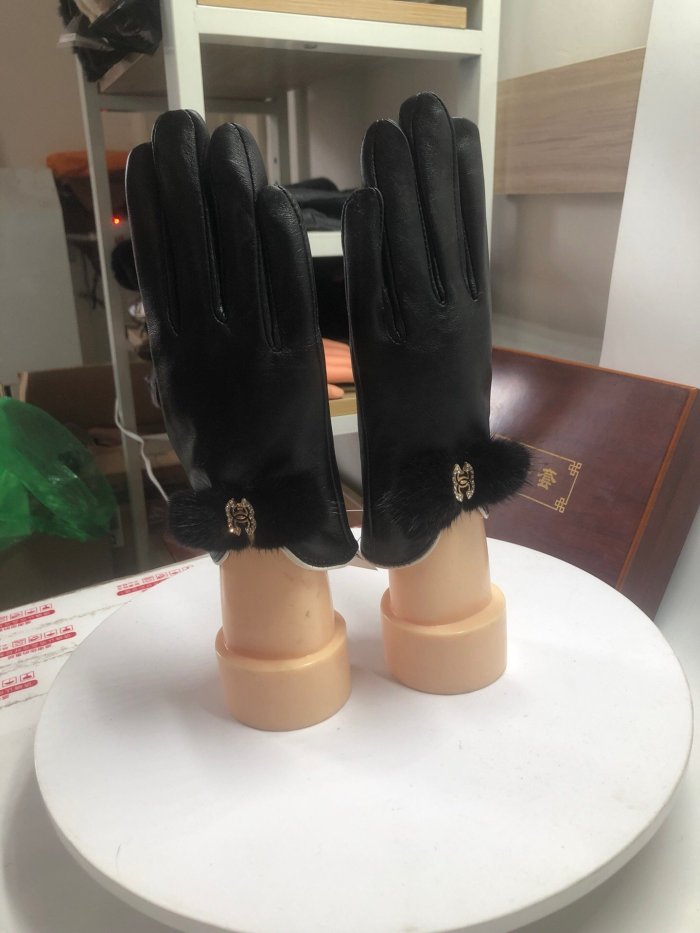 Women's fur leather gloves, with box