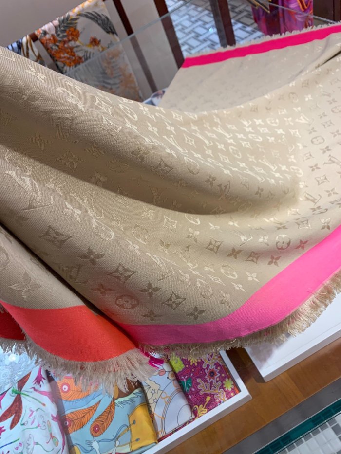 cashmere silk scarf , size: 140*140cm, no box, with dustbag. SF25