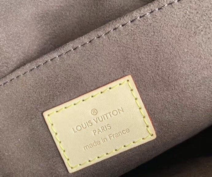 canvas and leather bag,top quality, no box,with dust bag size 25X19X9cm, B150-11