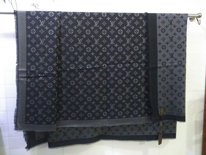 cashmere silk scarf , size: 140*140cm, no box, with dustbag.