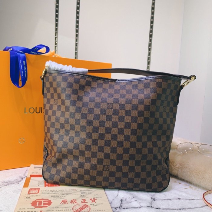 canvas and leather bag, top quality,no box,with dust bag size 41-33-15cm, B110