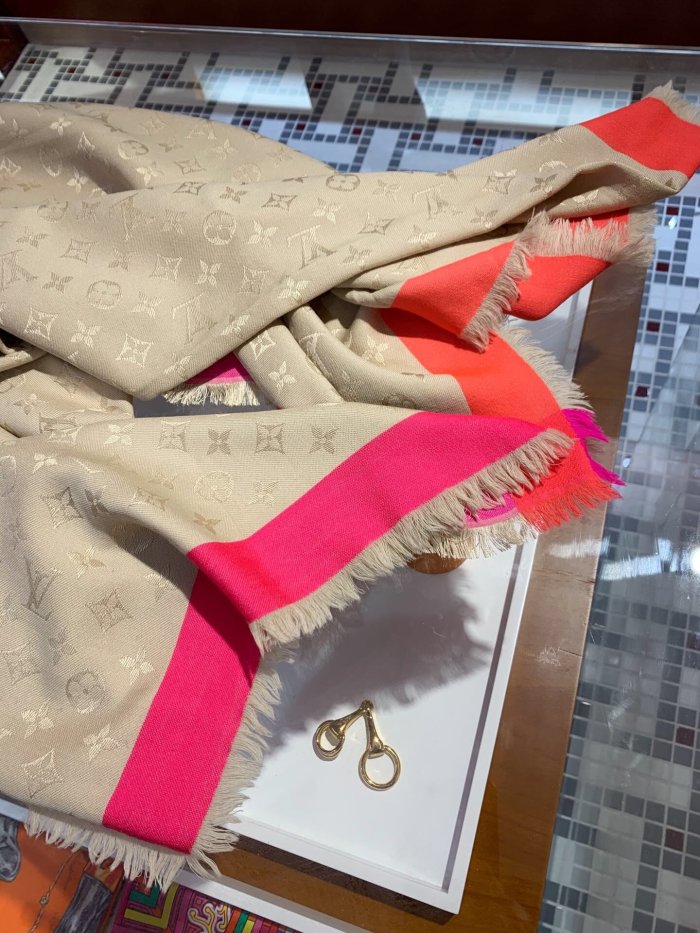 cashmere silk scarf , size: 140*140cm, no box, with dustbag. SF25