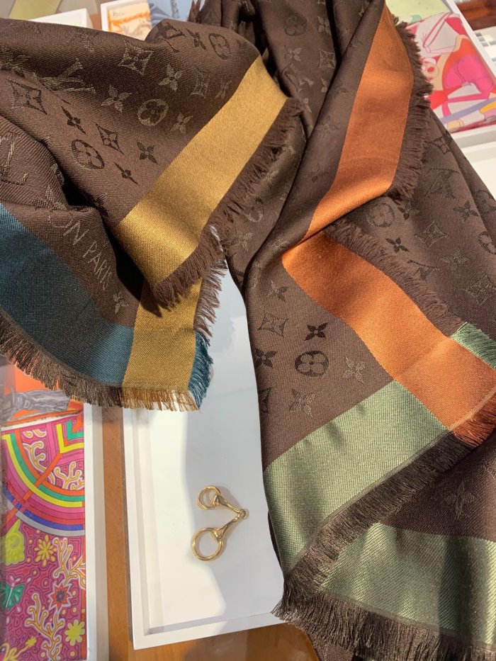 cashmere silk scarf , size: 140*140cm, no box, with dustbag. SF25