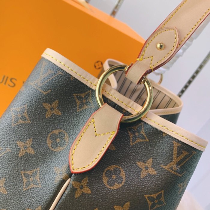 canvas and leather bag, top quality,no box,with dust bag size 41-33-15cm, B110