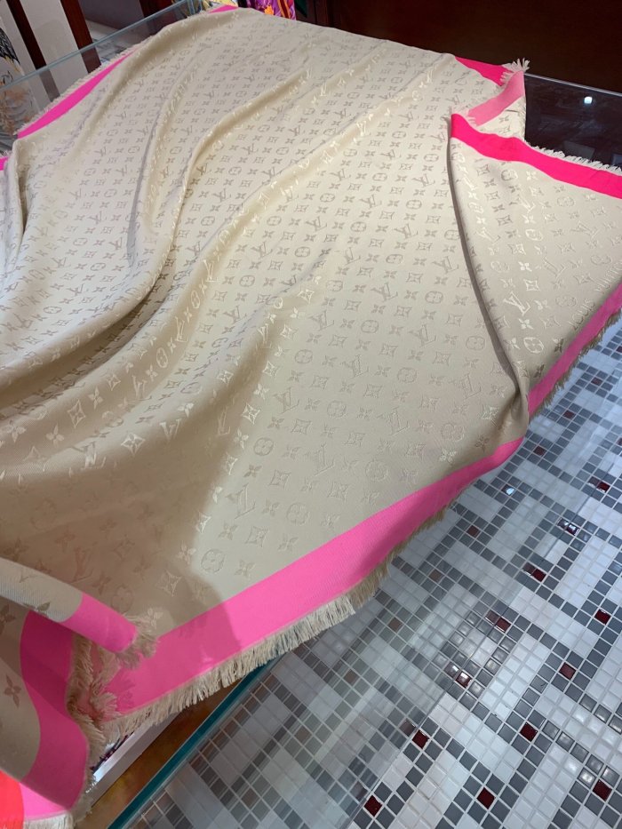 cashmere silk scarf , size: 140*140cm, no box, with dustbag. SF25