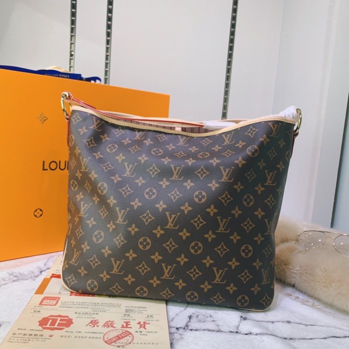 canvas and leather bag, top quality,no box,with dust bag size 41-33-15cm, B110