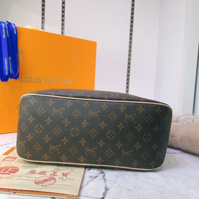 canvas and leather bag, top quality,no box,with dust bag size 41-33-15cm, B110