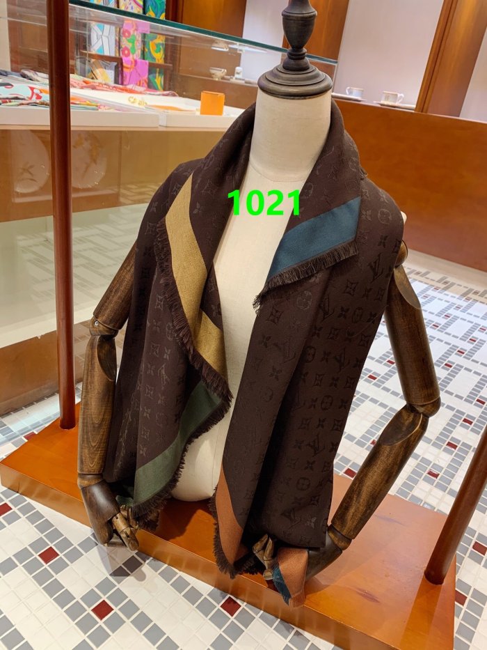 cashmere silk scarf , size: 140*140cm, no box, with dustbag. SF25