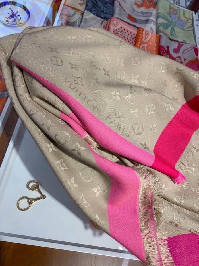 cashmere silk scarf , size: 140*140cm, no box, with dustbag. SF25
