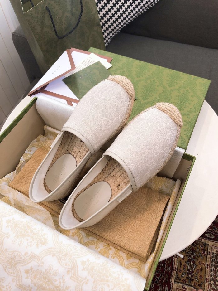 women flat shoes, size 35-41, with box ,  SS60-611-616