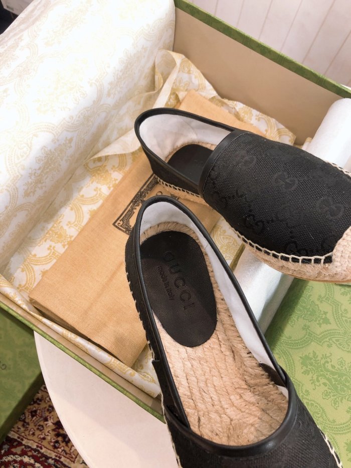 women flat shoes, size 35-41, with box ,  SS60-611-616