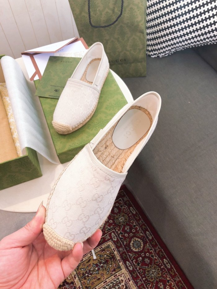 women flat shoes, size 35-41, with box ,  SS60-611-616