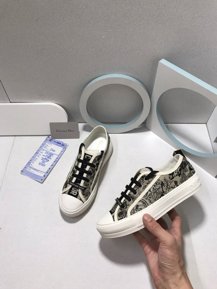 Women flat sneakers shoes, size 35-40, with box,  SS80-133-142