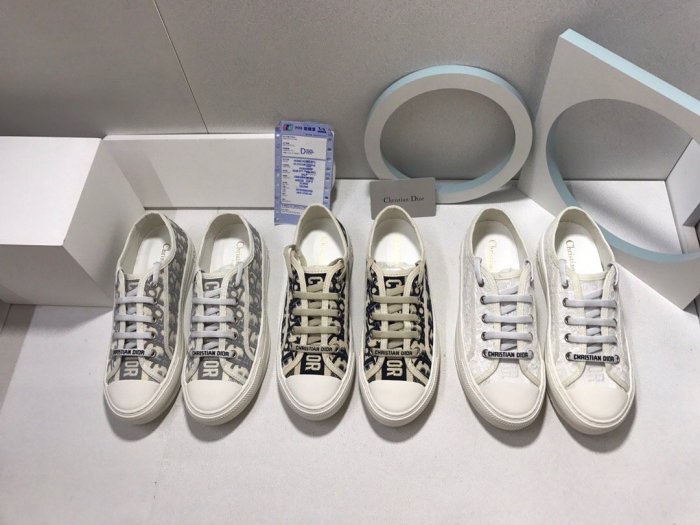 Women flat sneakers shoes, size 35-40, with box,  SS80-133-142