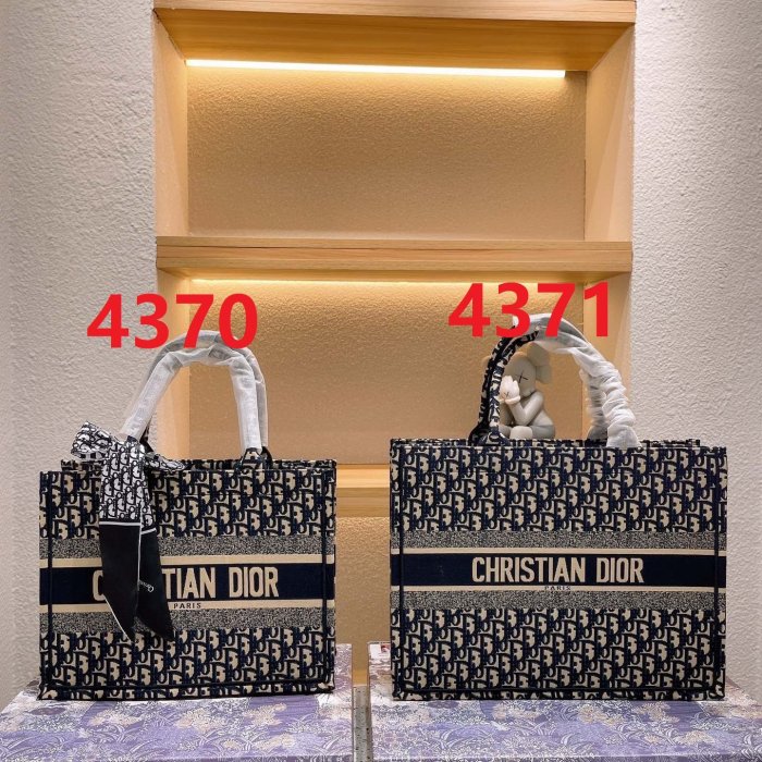 Embroidery canvas ON THE GO TOTE bag , Size 41cm  Or 36cm,  with scarf and box, B68-4366-4371