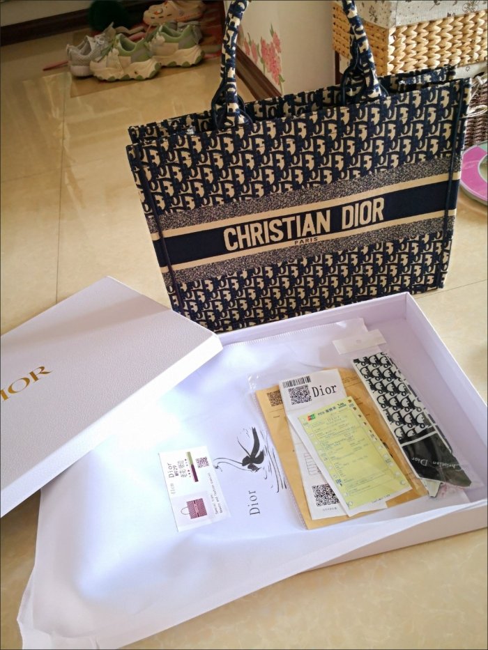 Embroidery canvas ON THE GO TOTE bag , Size 41cm  Or 36cm,  with scarf and box, B68-4366-4371