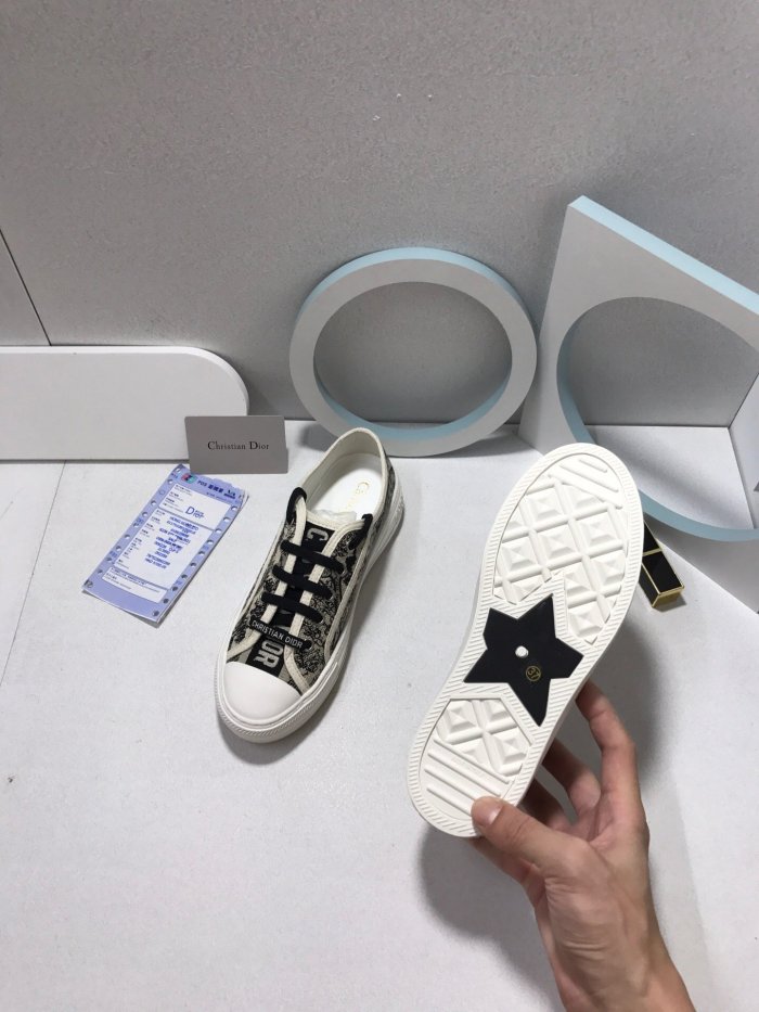 Women flat sneakers shoes, size 35-40, with box,  SS80-133-142