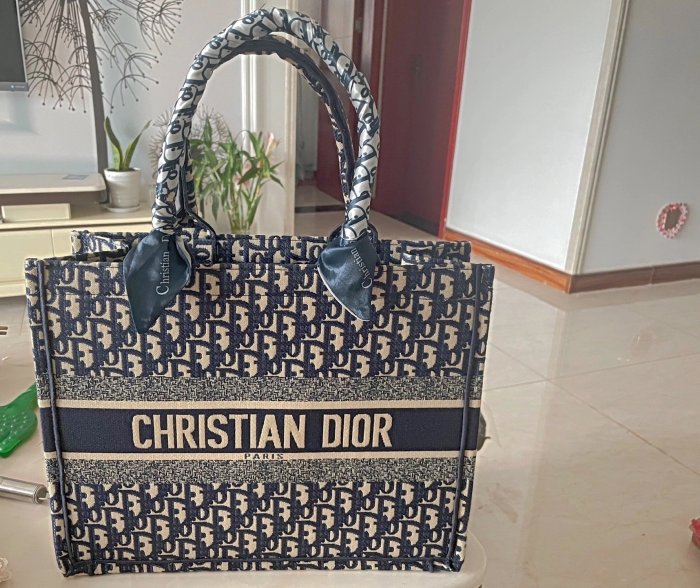 Embroidery canvas ON THE GO TOTE bag , Size 41cm  Or 36cm,  with scarf and box, B68-4366-4371