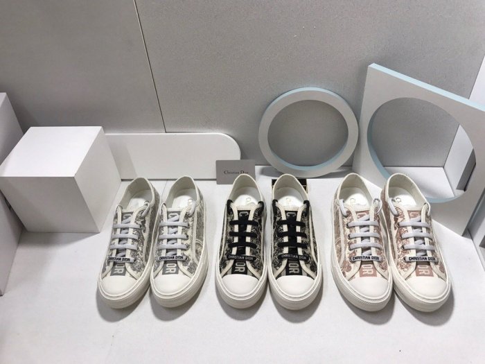 Women flat sneakers shoes, size 35-40, with box,  SS80-133-142