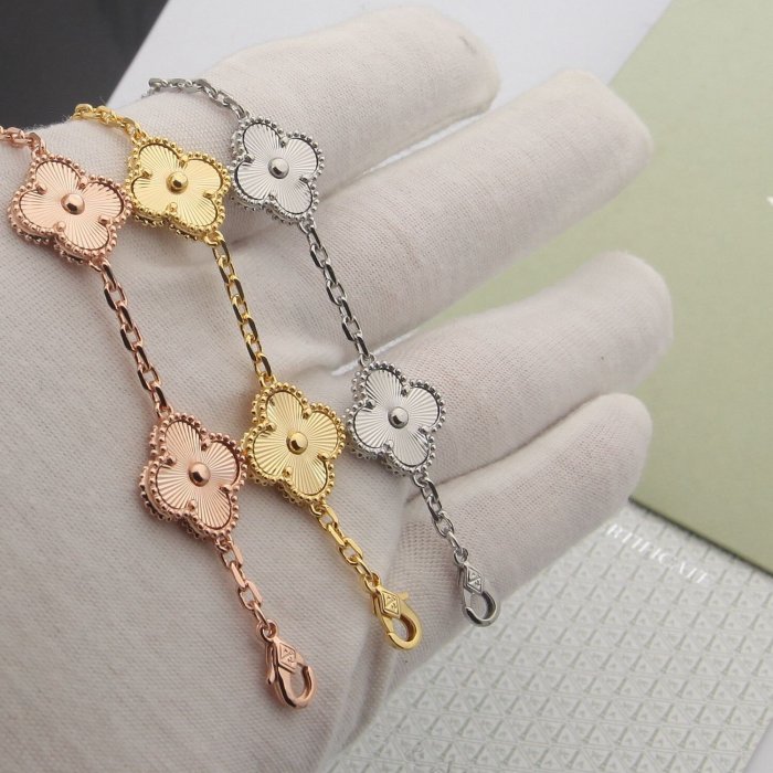 bracelet bangle cuff jewelry ,with box,  J25