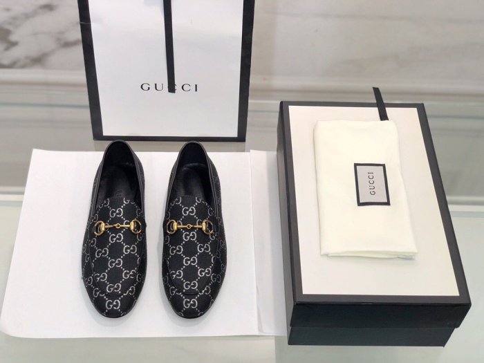 flat shoes  size 35-44,with box, SS60-780