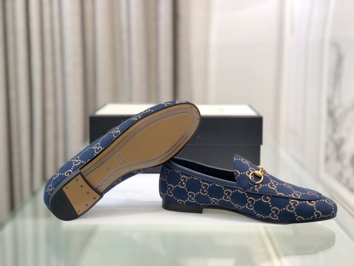 flat shoes  size 35-44, with box, SS60-779