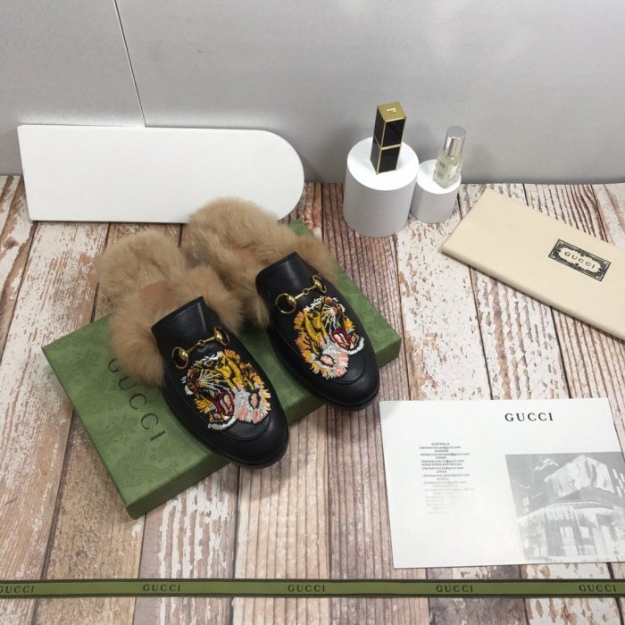 flat fur shoes, size 35-44, with box, SS70-812
