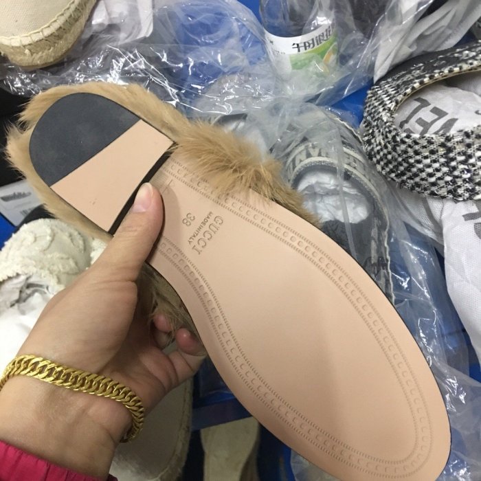 flat fur shoes, size 35-44, with box, SS70-275