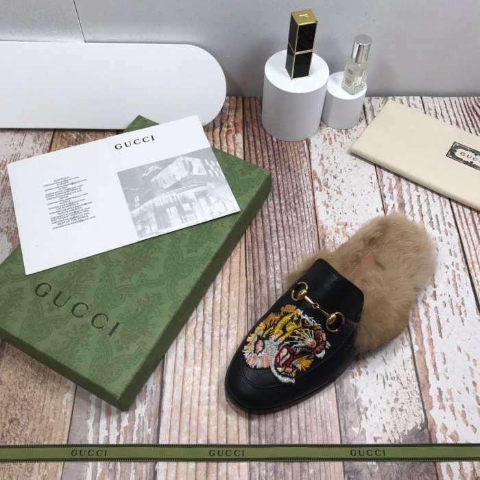 flat fur shoes, size 35-44, with box, SS70-812