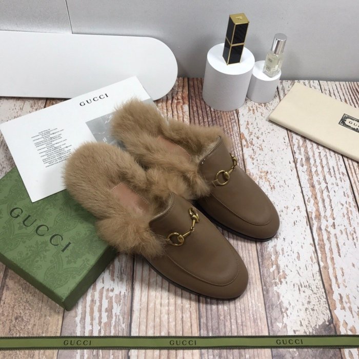 flat fur shoes, size 35-44, with box, SS70-818
