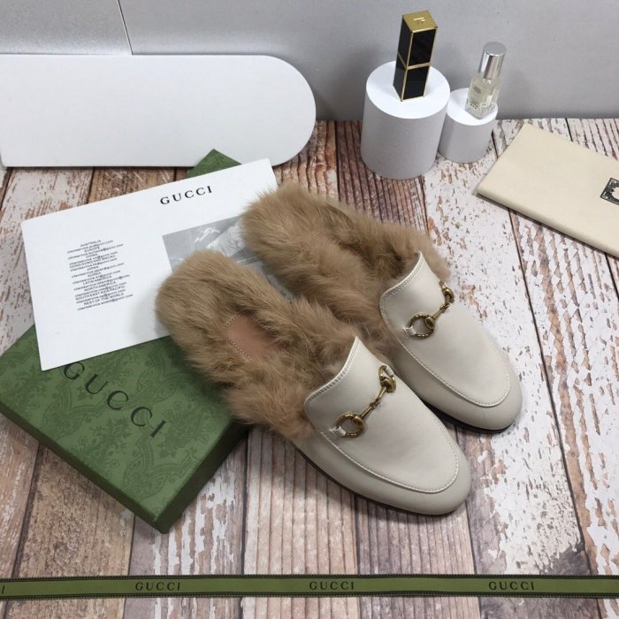 flat fur shoes, size 35-44, with box, SS70-819