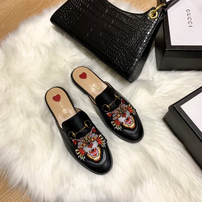 flat sandals slippers shoes  size 35-44, with box, SS60-771