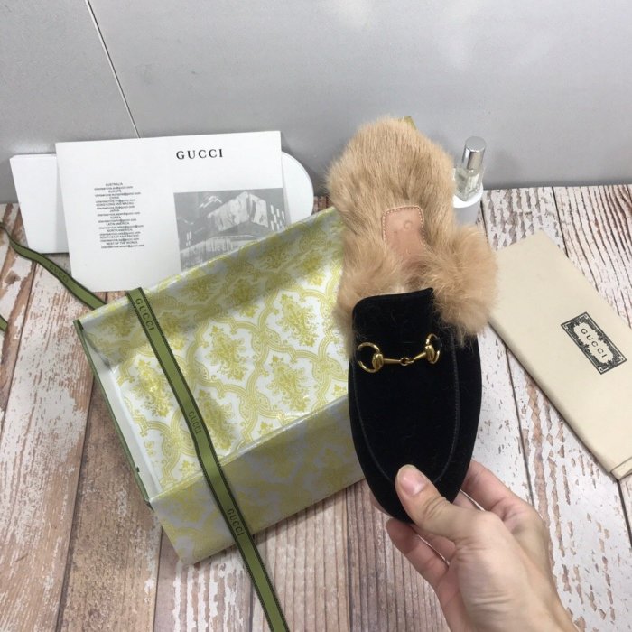 flat fur shoes, size 35-44, with box, SS70-811