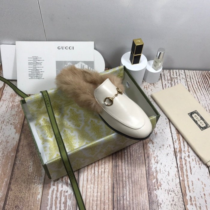 flat fur shoes, size 35-44, with box, SS70-819