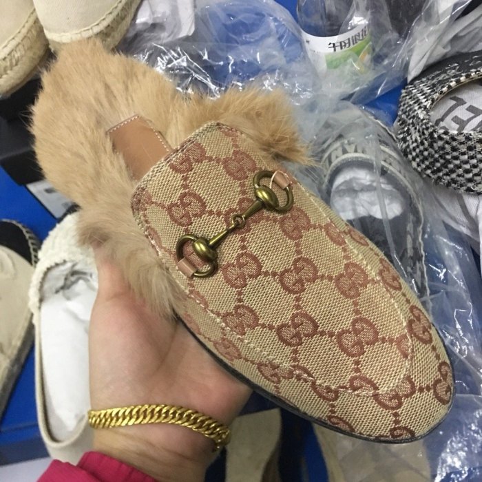 flat fur shoes, size 35-44, with box, SS70-275