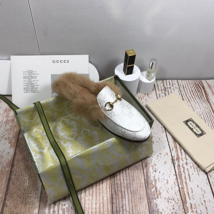 flat fur shoes, size 35-44, with box, SS70-806