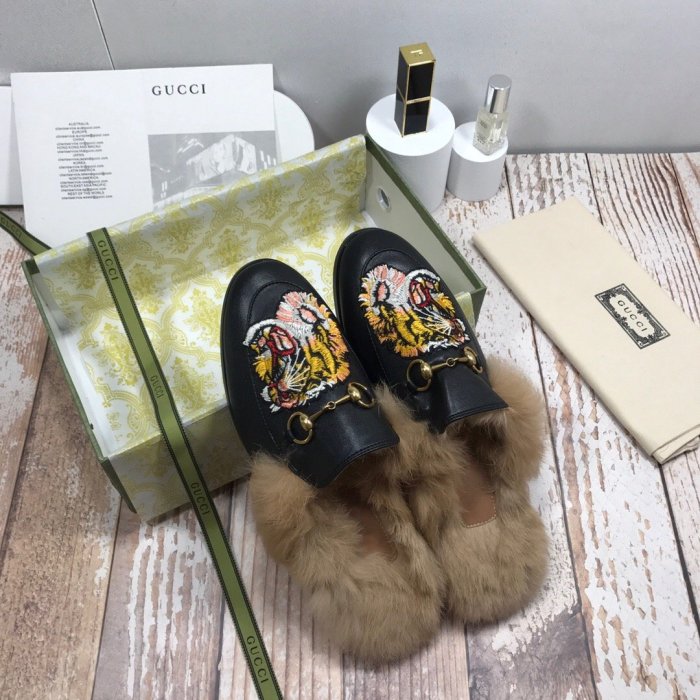 flat fur shoes, size 35-44, with box, SS70-812