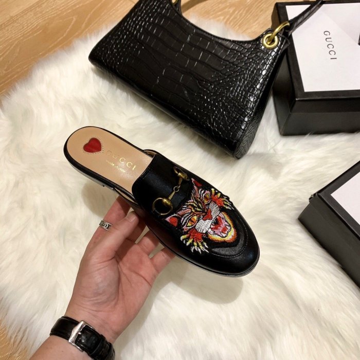 flat sandals slippers shoes  size 35-44, with box, SS60-771