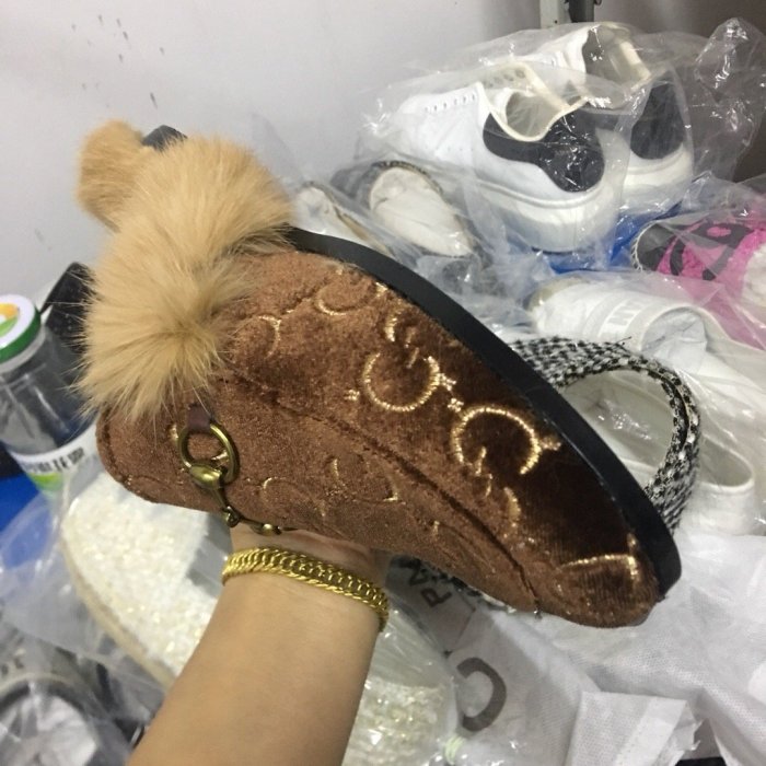 flat fur shoes, size 35-44, with box, SS70-277