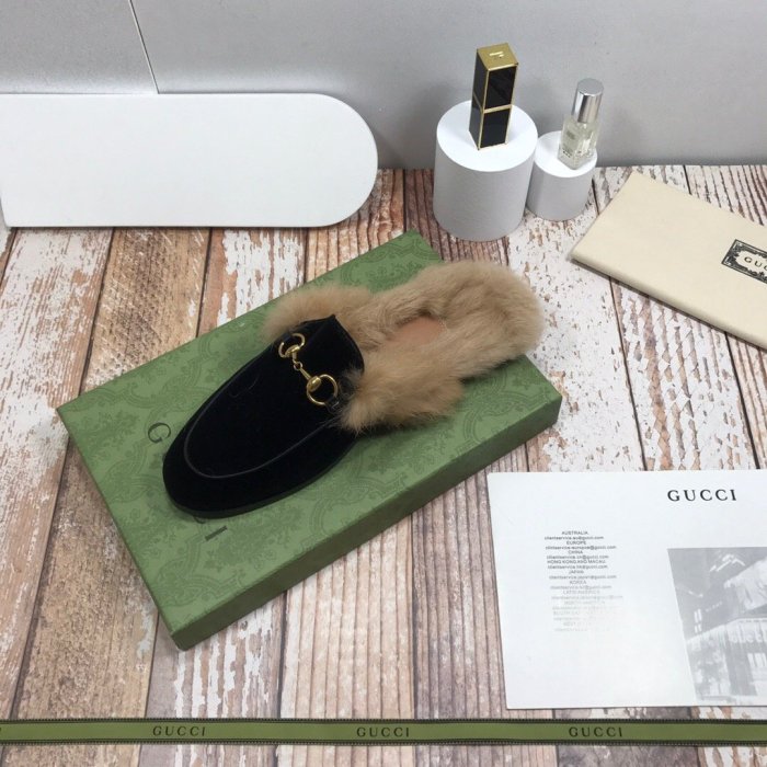flat fur shoes, size 35-44, with box, SS70-811