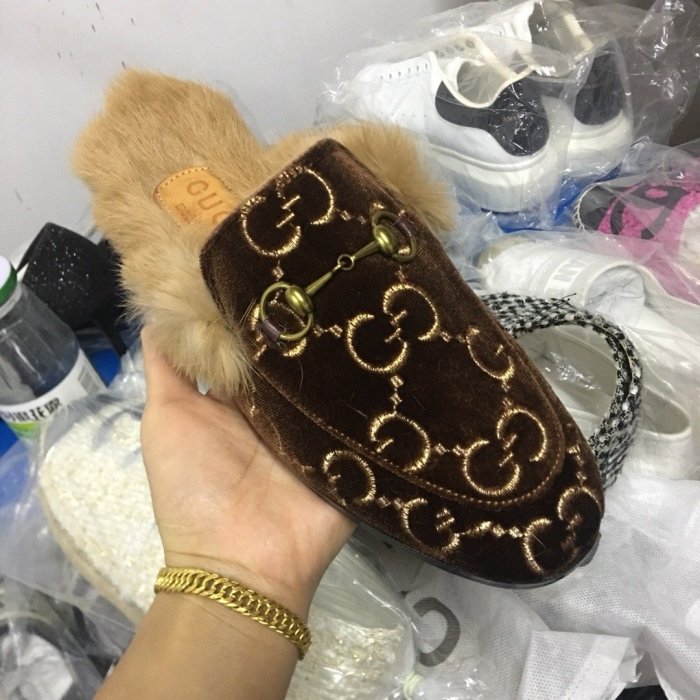 flat fur shoes, size 35-44, with box, SS70-277
