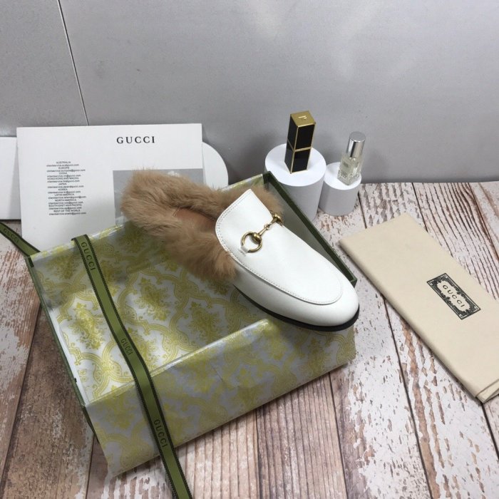 flat fur shoes, size 35-44, with box, SS70-820
